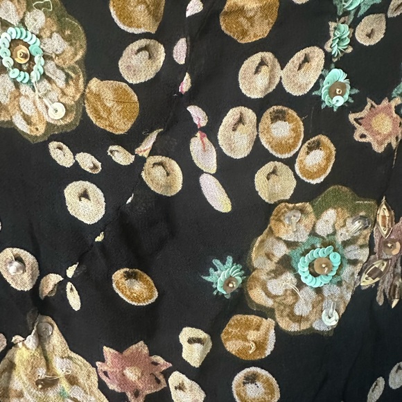 Le Chateau embroidered knee length flirty skirt - Picture 2 of 3